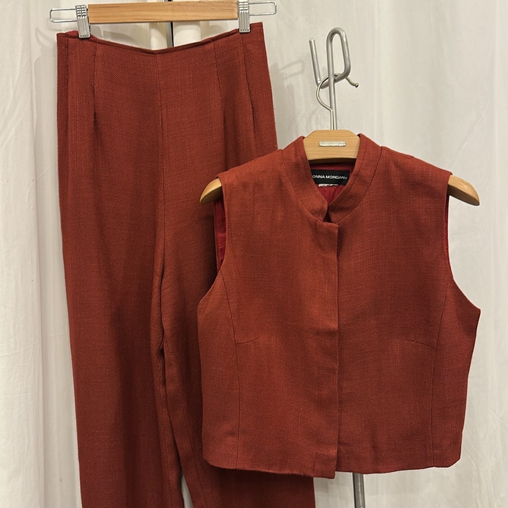 Donna Morgan Rust Red Sleeveless Jacket & High-Waist Pants Set